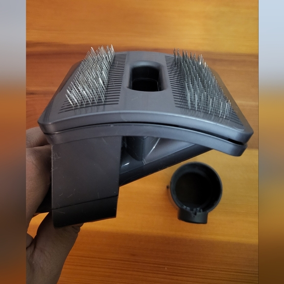 Dyson • Pet Grooming Attachment - Picture 4 of 4